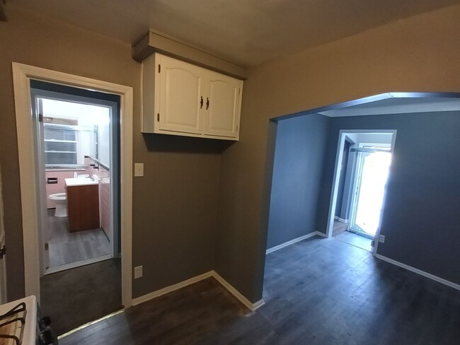 Building Photo - 3 bedroom 1 bath bungalow now available! -...