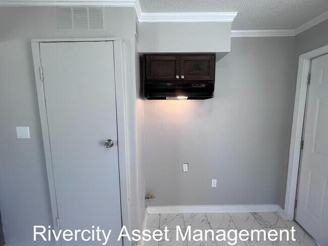 Building Photo - Cute & Quaint Renovated Home!!! Section 8 ...