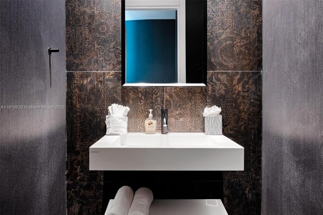 Building Photo - 77 SW 18th Terrace