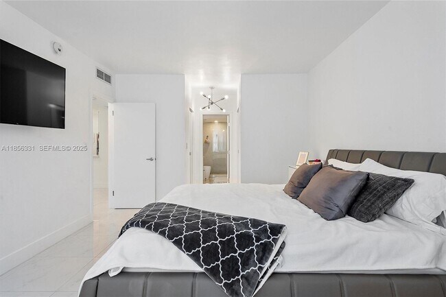 Building Photo - 1980 S Ocean Dr