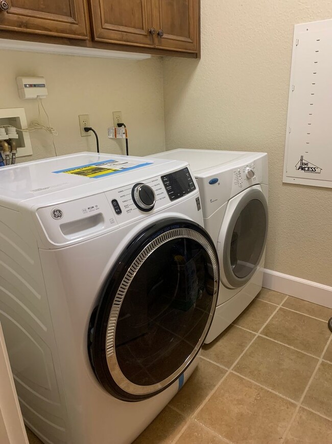 Building Photo - Move In Special: $250 Off First Month's Rent If Rented By 02/15/26! Luxurious Belvedere Condo Ava...