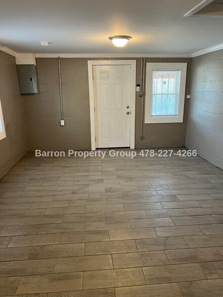 Building Photo - 2431 Monroe Ave