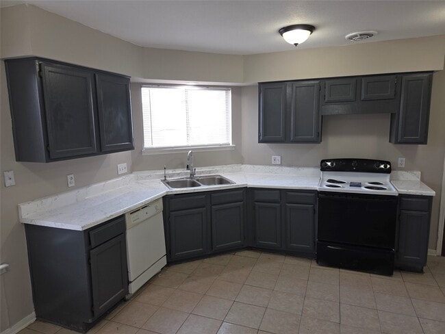 Building Photo - 6303 Gladewell Dr