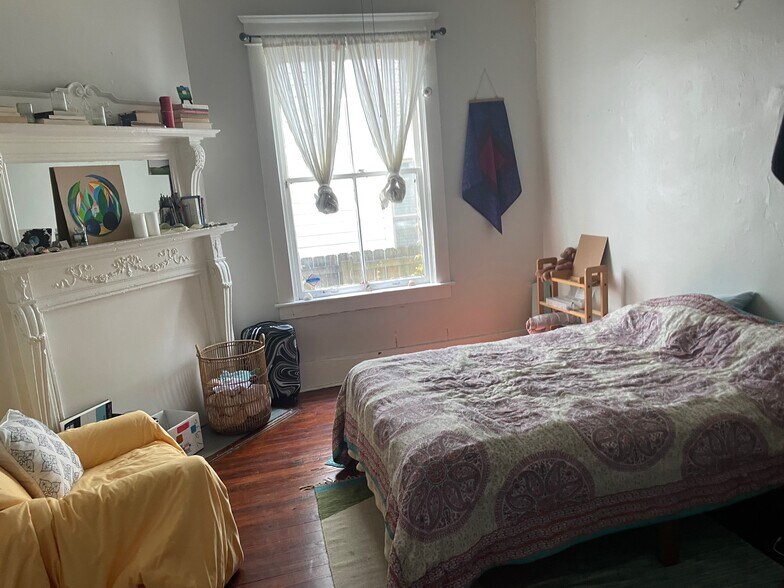 Primary Photo - 528 E Bolton St
