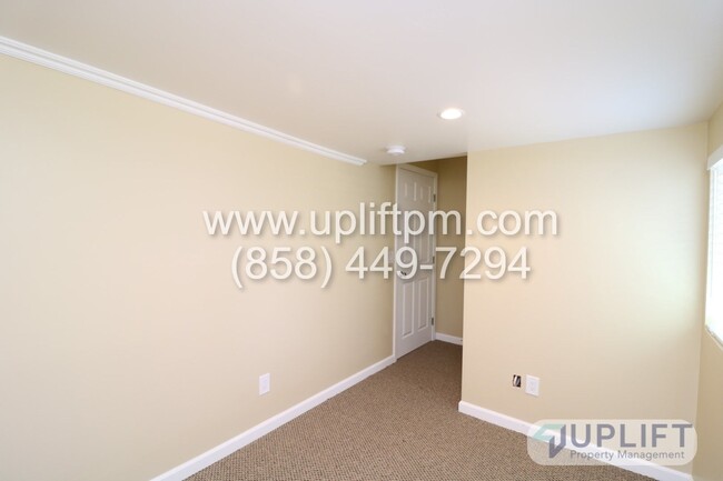 Building Photo - 7th St (318-24) (Ramona)