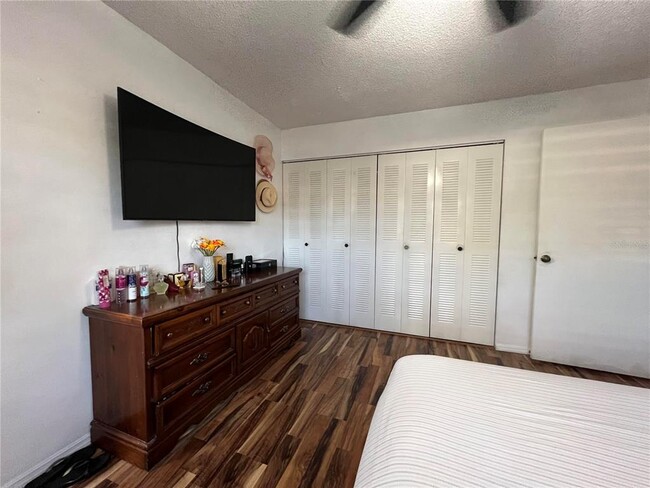 Building Photo - 1 W Country Cove Way