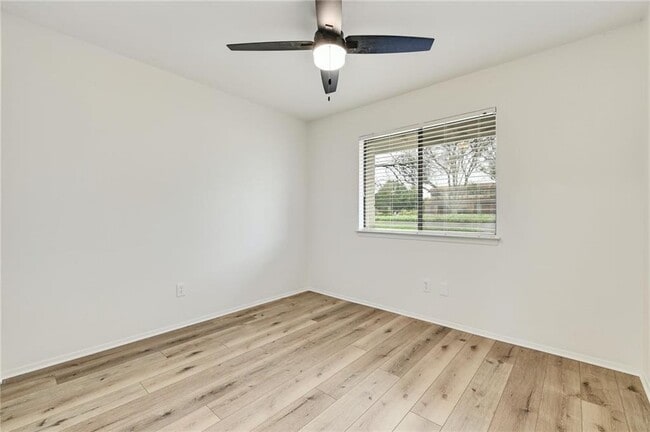 Building Photo - 1602 W Braker Ln