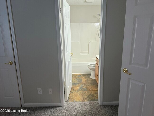 Building Photo - 9500 Bayberry Green Ln