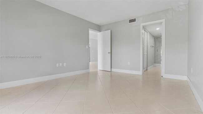 Building Photo - 5550 NW 44th St