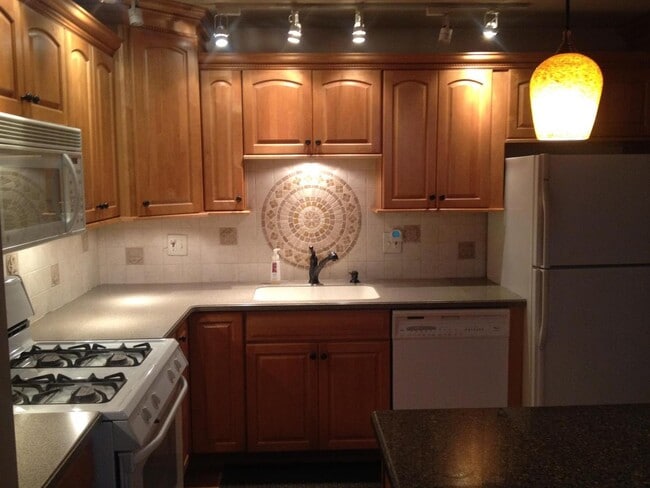 Building Photo - STUNNING 3 BEDROOM HOME IN NOVI COMING SOON!!