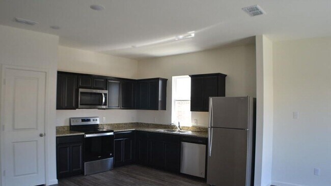 Building Photo - 824 Cedar Elm Dr