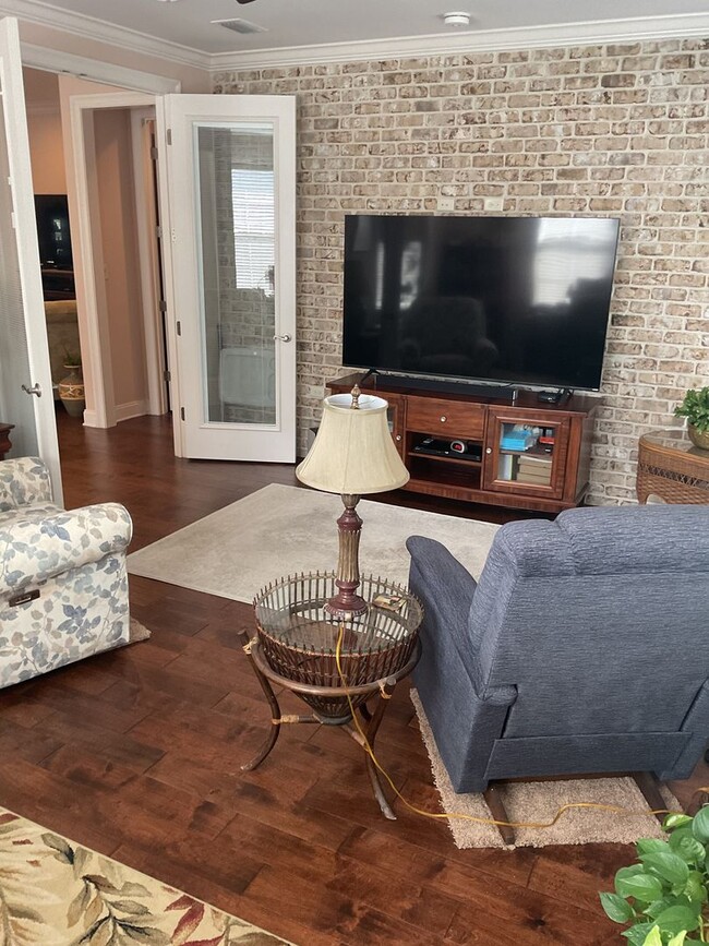 Building Photo - 4BR!! RARE opportunity to RENT at The Stab...