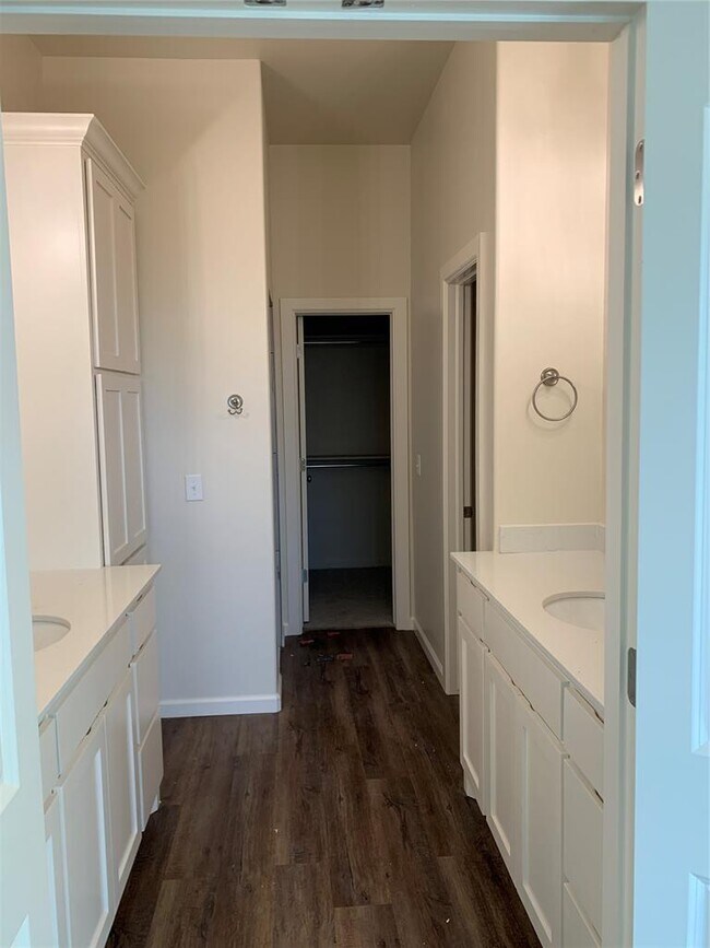 Building Photo - 3305 Enclave Pl