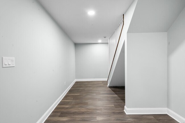 Building Photo - 864 Baldwin St