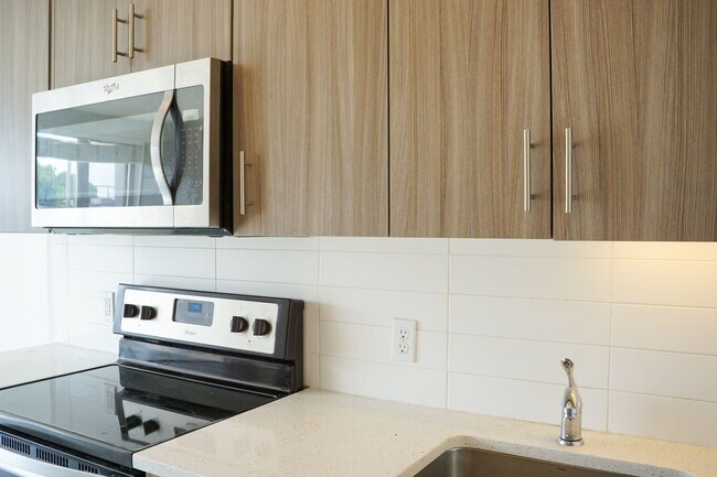 Building Photo - Sellwood: Modern Light & Bright Studio Rea...
