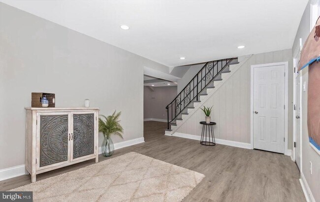 Building Photo - 5810 Rehling St