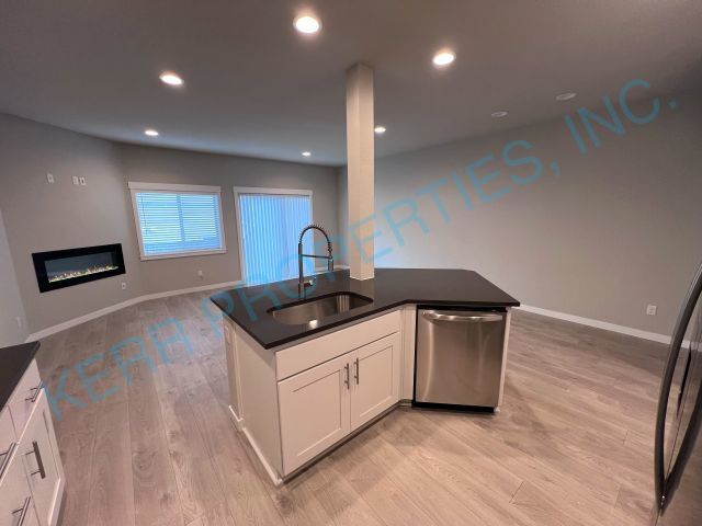 Building Photo - 3 Bd / 2.5 Bth - Electric Fireplace - A/C ...