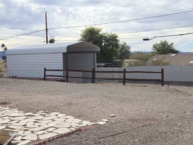 Building Photo - 3 Bedroom, 2 Bath, 2 Car Garage