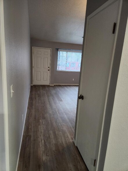 Building Photo - 325 Springville Ct