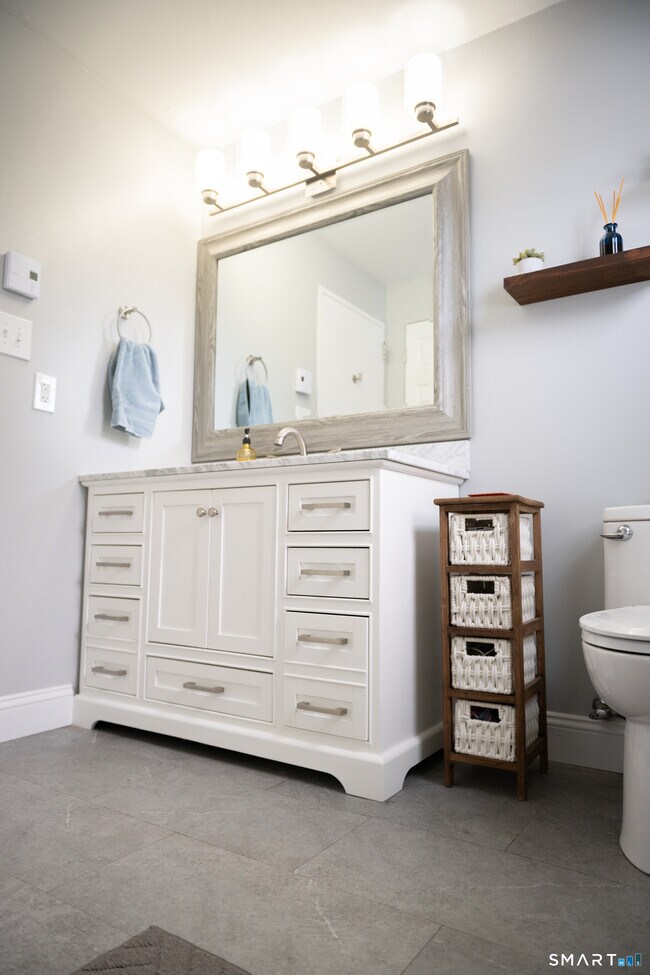 Building Photo - 85 N Main St