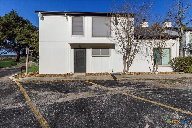 Building Photo - 1101 Parkview Dr