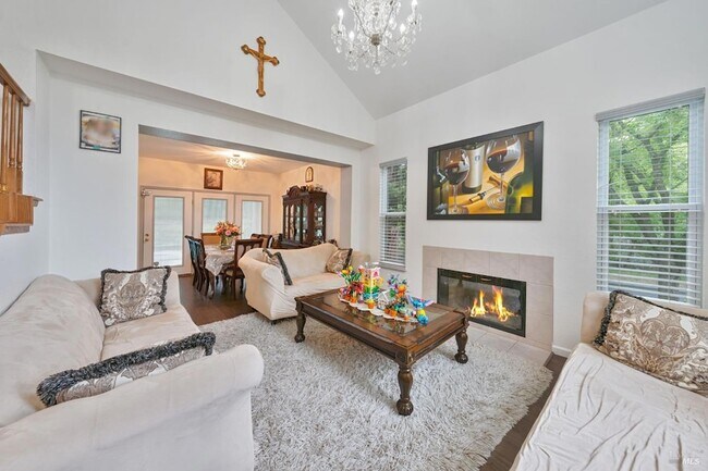 Building Photo - 3500 Crownridge Dr