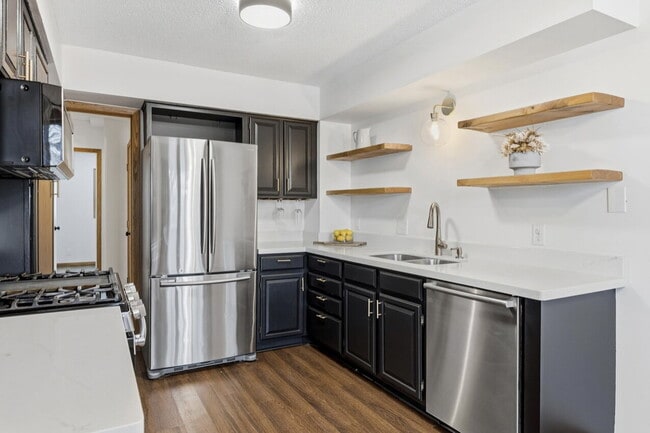 Building Photo - Nicely remodeled side by side duplex 3-Bed Home with Gleaming Hardwood Floors & New carpet in Hop...