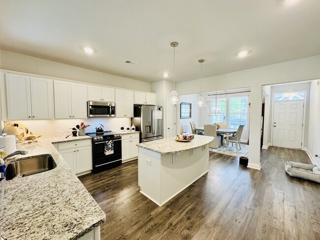 Building Photo - 2464 Campton Lp