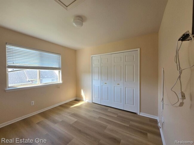 Building Photo - 42510 Pinehurst Dr