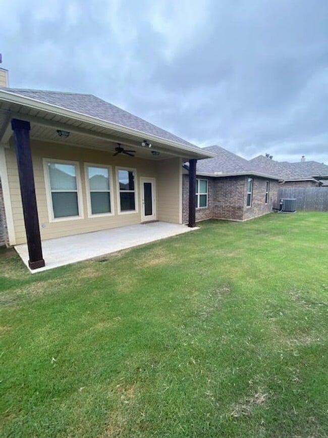 Building Photo - ****LEGACY***