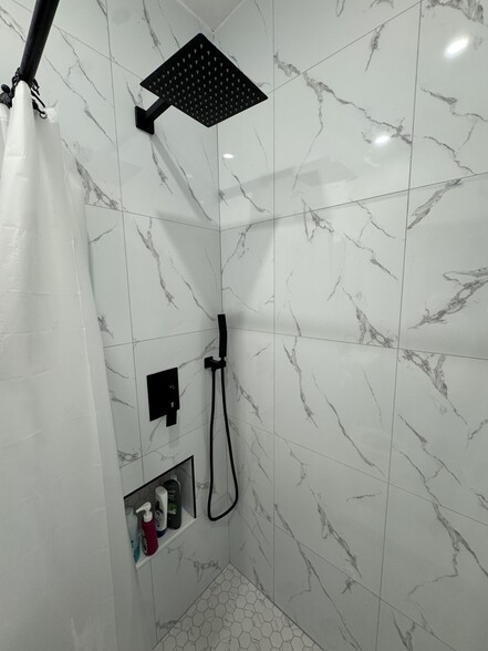 Building Photo - 4170 NE 15th Ave