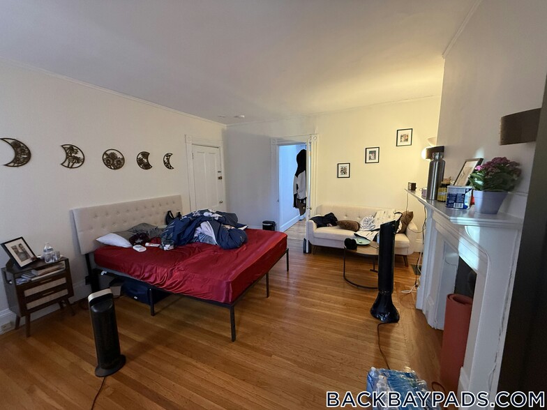 Building Photo - 429 Marlborough St