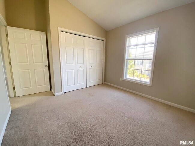 Building Photo - 1154 Kern Rd