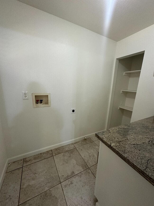 Building Photo - 440 N Homsy Ave