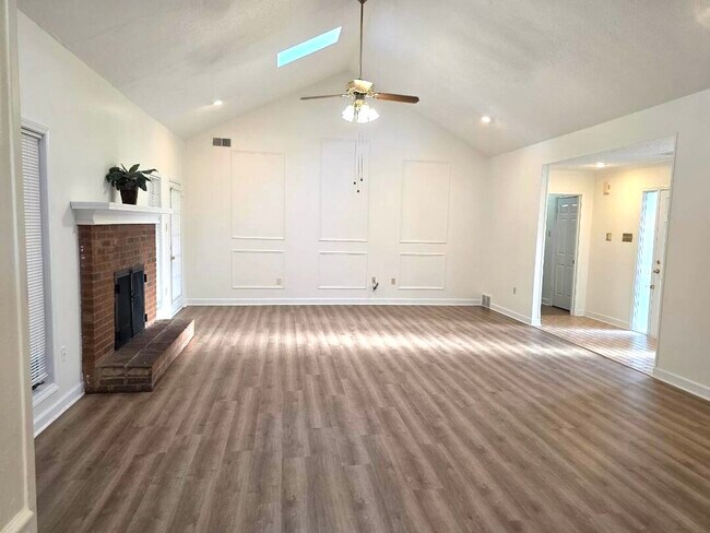 Building Photo - 3625 Wincross Dr