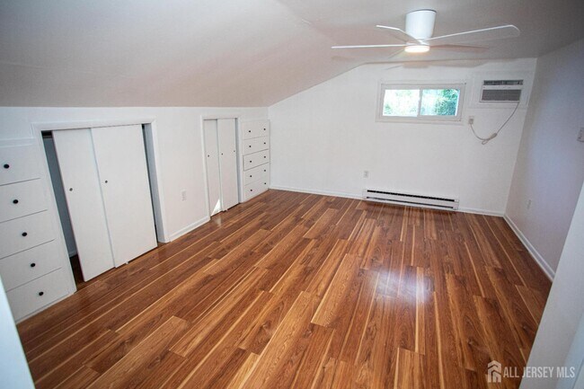 Building Photo - 32 Heston Ave