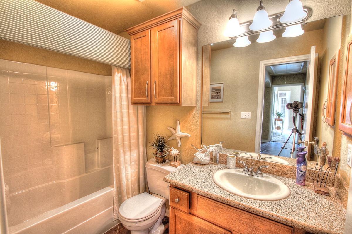 Hall Bath (Full) - 102 Briarwood Drive