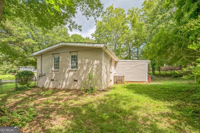 Building Photo - 16 Bromack Dr SE