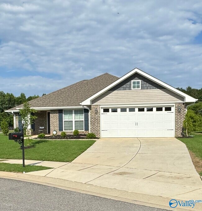 Building Photo - 272 Abercorn Dr
