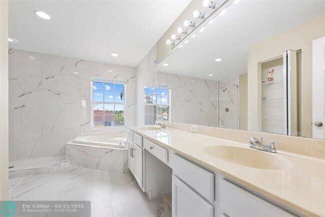 Building Photo - 3808 Miramontes Cir