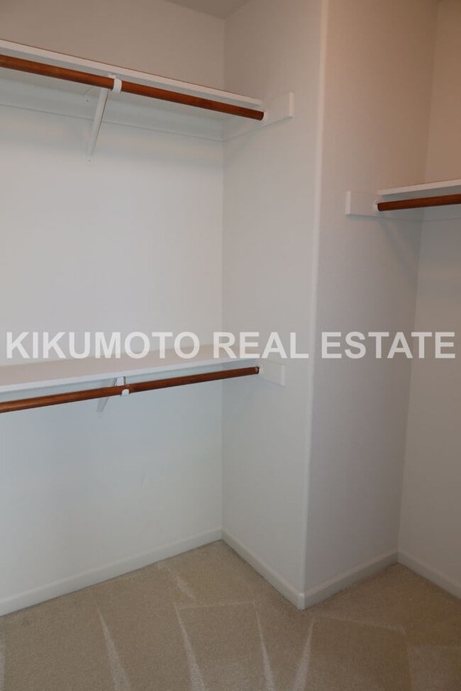 Building Photo - Lakefront 4 bedroom, 3 bath, 3 car  in the Lakeside Community