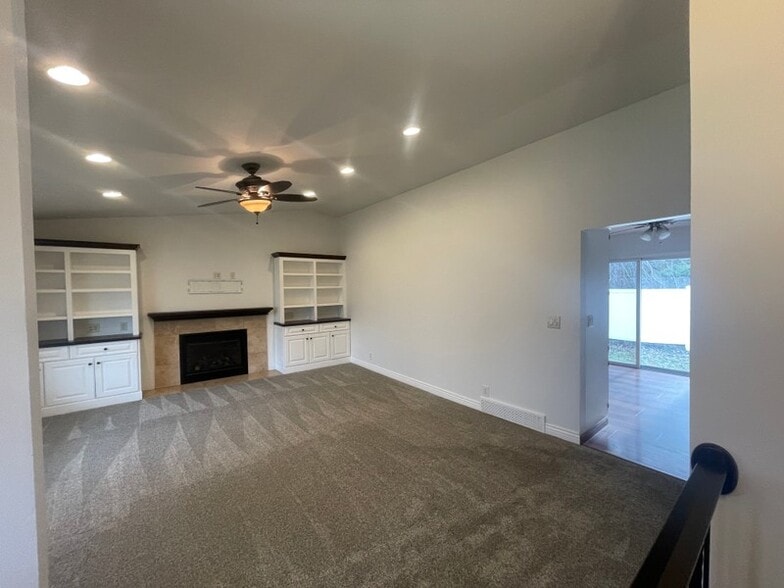 Building Photo - 1442 E Sandy Hills Dr