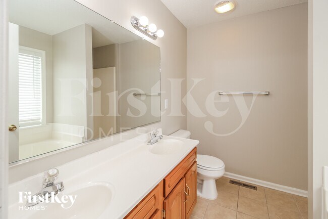 Building Photo - 422 Twin Valley Dr
