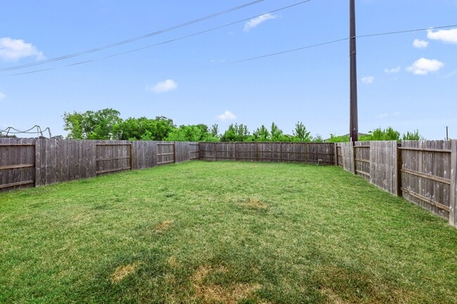 Building Photo - 5547 Madden Ln