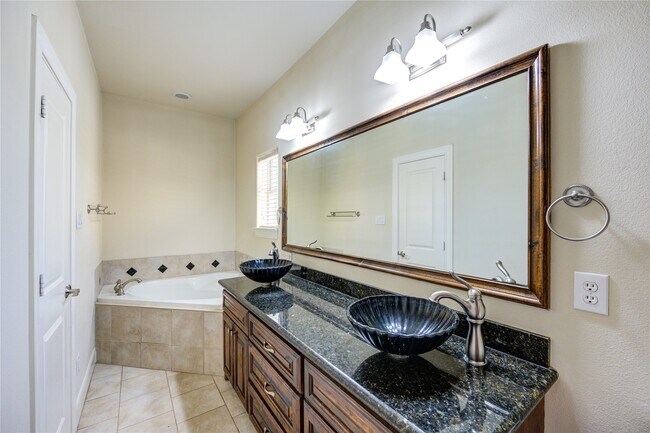 Building Photo - 5813 Washington Ave