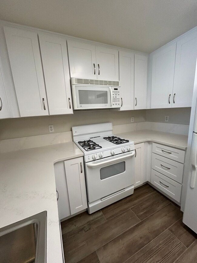 Building Photo - Temecula PKwy. 1 Bedroom, 1 Bath Condo with Garage