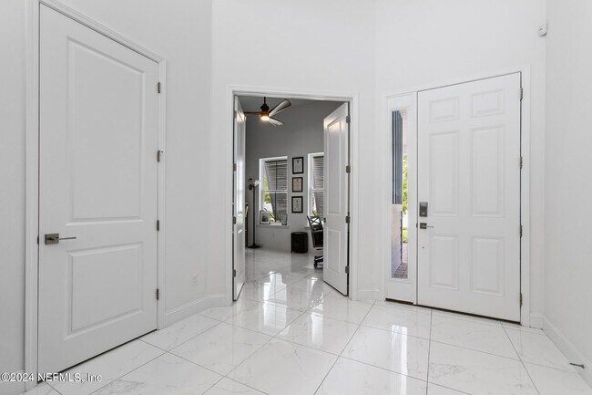 Building Photo - 452 Quail Vista Dr