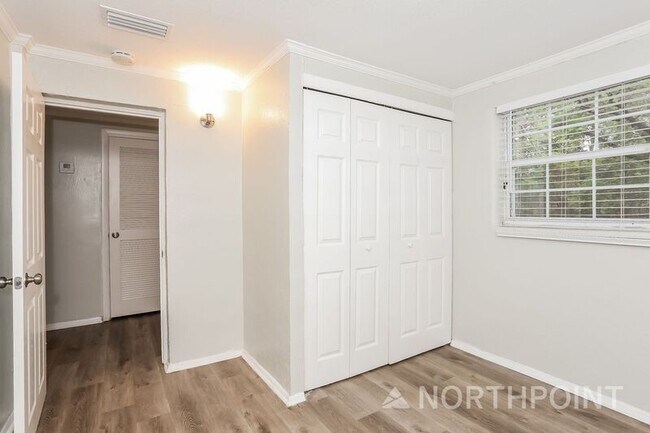 Building Photo - 10539 Gailwood Cir E