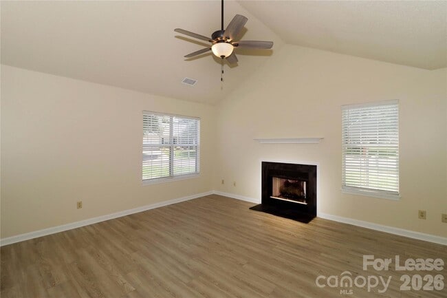 Building Photo - 155 Green Dragon Ct