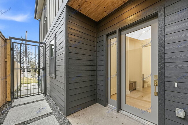 Building Photo - 5633 Side Ave